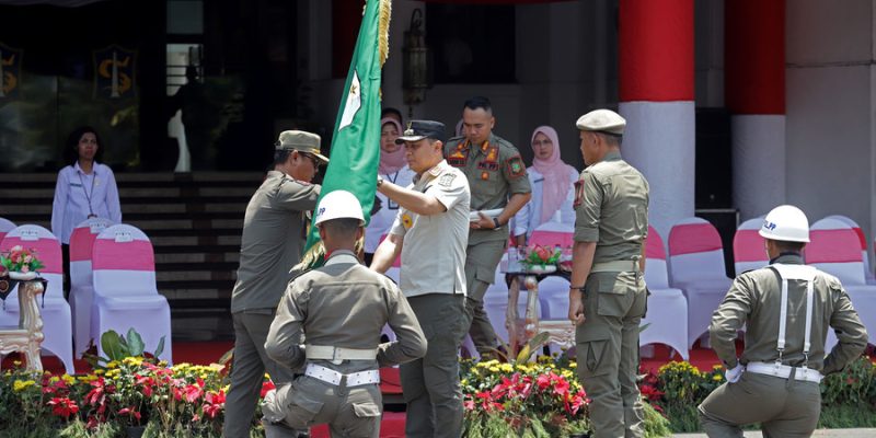 Peringati Hari Jadi Provinsi Jatim Ke-78, Wali Kota Eri Cahyadi Sambut Bendera Pataka Jer Basuki Mawa Beya
