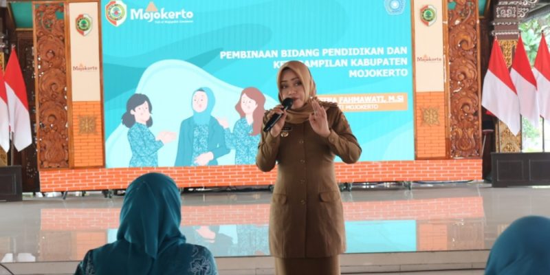Gelar Rapat Pleno, Bupati Ikfina Bina Kader PKK Bidang Pendidikan Dan Keterampilan