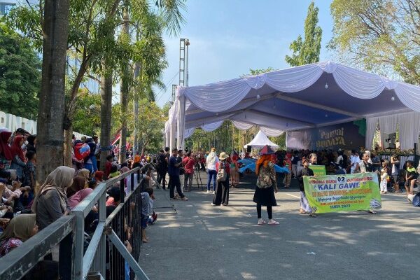 Berlangsung Sangat Meriah, Pawai Budaya Bojonegoro Disambut Antusias Warga