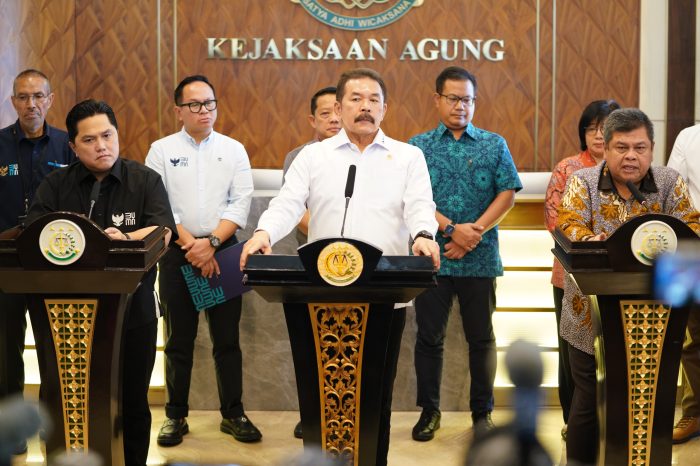 Jaksa Agung  RI ST. Baharudin SH.MH Perkembangan Perkara Dugaan Korupsi Dana Pensiun di Kementerian BUMN.