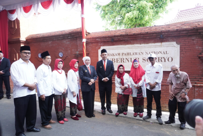 HUT PEMPROV Jatim Ke-78, Gubernur Khofifah Ziarah Ke Makam Gubernur Suryo