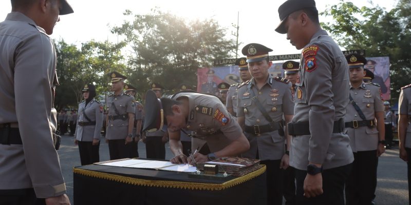 Kapolres Sampang AKBP Siswantoro Pimpin Sertijab Kabag, Kasat Dan Kapolsek Jajaran Polres Sampang