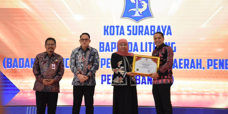 Gubernur Khofifah Serahkan Penghargaan Inotek Award 2023 Dan Luncukan Aplikasi Jatim Berdasi
