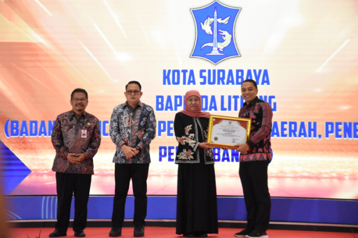 Gubernur Khofifah Serahkan Penghargaan Inotek Award 2023 Dan Luncukan Aplikasi Jatim Berdasi