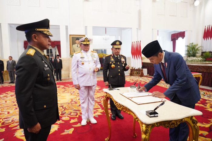 Panglima TNI Menjadi Saksi Suksesi Kepemimpinan TNI AD Di Istana Negara