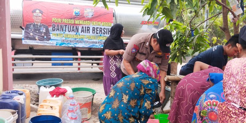 Polres Lamongan Kembali Droping Air Bersih Untuk Warga di 4 Kecamatan