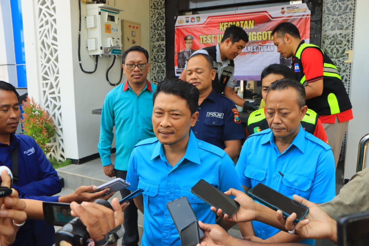 Polres Tuban Gelar Tes Urine Dadakan Untuk Memperkuat Pengawasan Terhadap Anggotanya