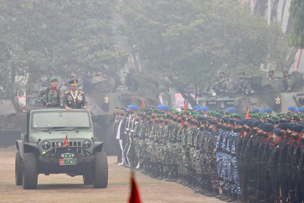 Kapolda Kalteng Hadiri Upacara dan Syukuran HUT TNI ke-78 di Makorem 102 Panju Panjung
