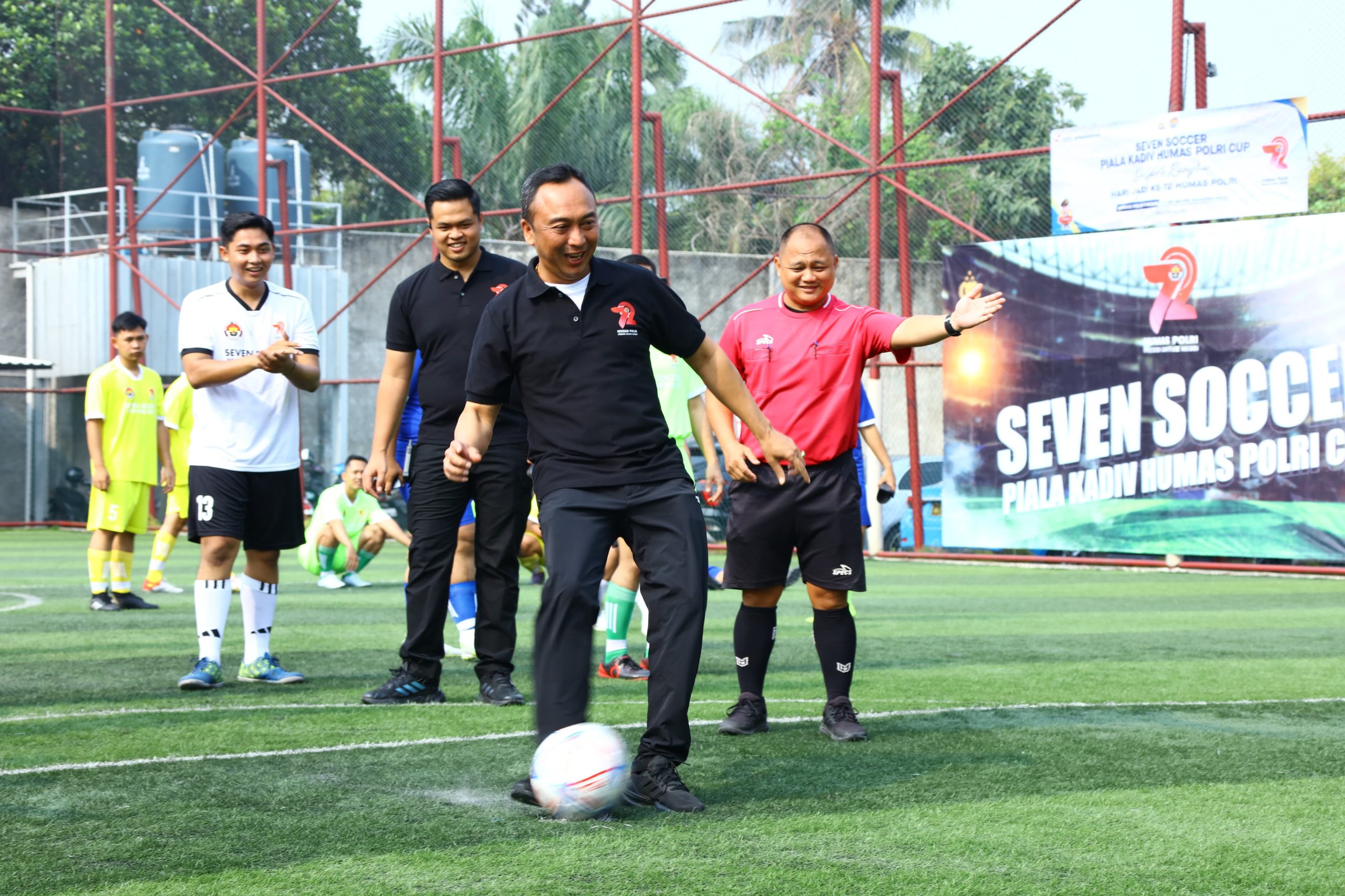 Polri dan Jurnalis Gelar Seven Soccer