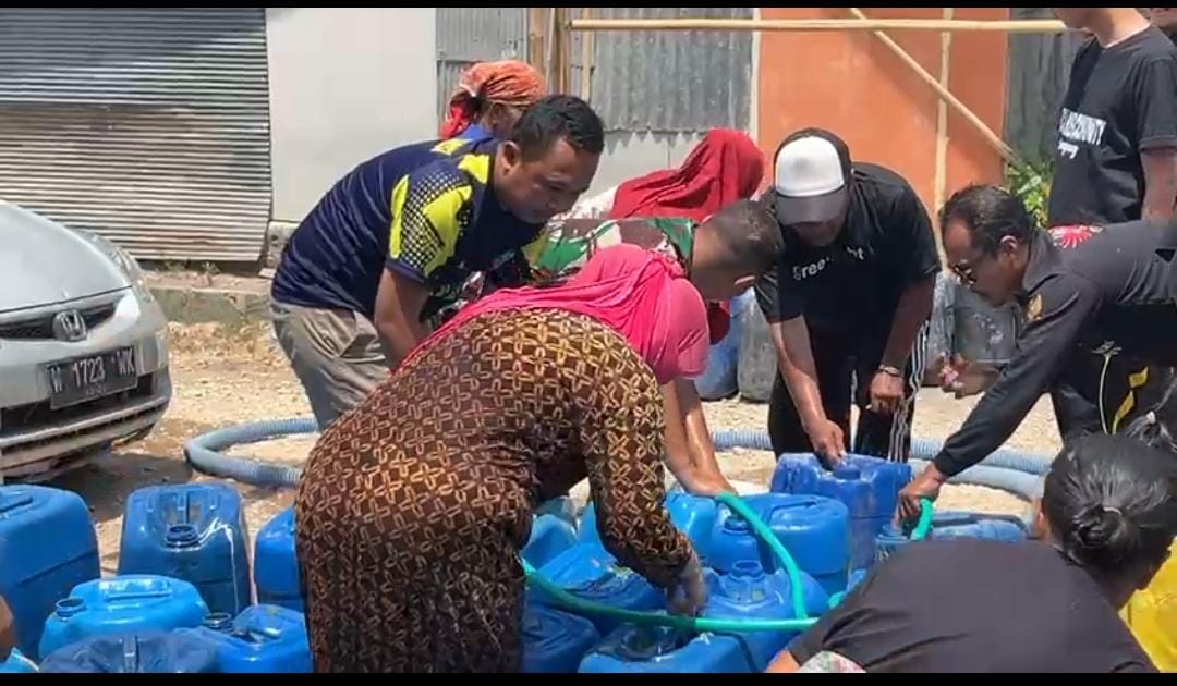 Atasi Kekeringan, MBC Sampang Salurkan Bantuan Air Bersih Ke Warga Batoporo Barat