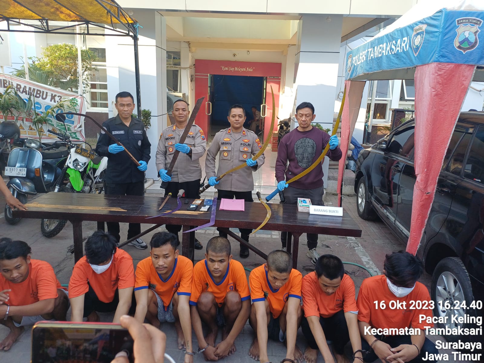 Polsek Tambaksari Polrestabes Surabaya Amankan 9 Sajam Dari Ke 2 Gank Yang Hendak Tawuran