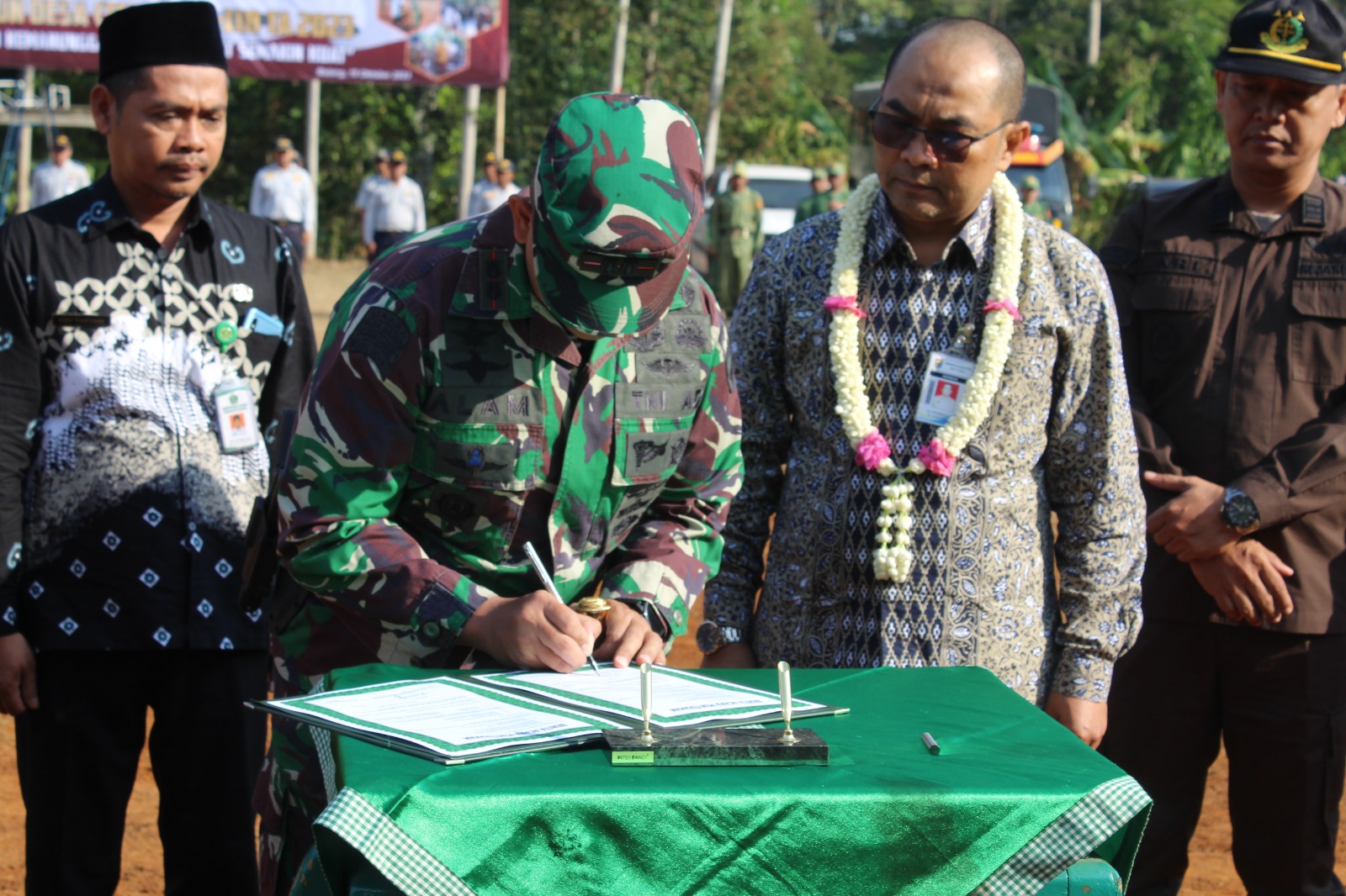 Tutup TMMD Sengkuyung Tahap III TA 2023, Dandim Batang Bacakan Amanat Pangdam IV/Diponegoro