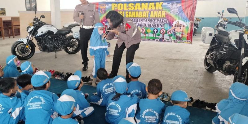 Terima Kunjungan TK Raudhatul Athfal Hidayaturrahman Ditlantas Polda Kalteng Ajarkan Aturan Berlalu Lintas