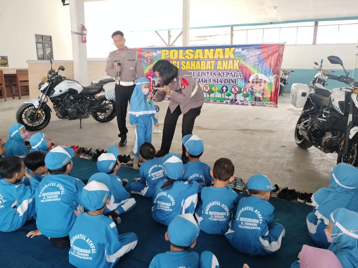Terima Kunjungan TK Raudhatul Athfal Hidayaturrahman Ditlantas Polda Kalteng Ajarkan Aturan Berlalu Lintas