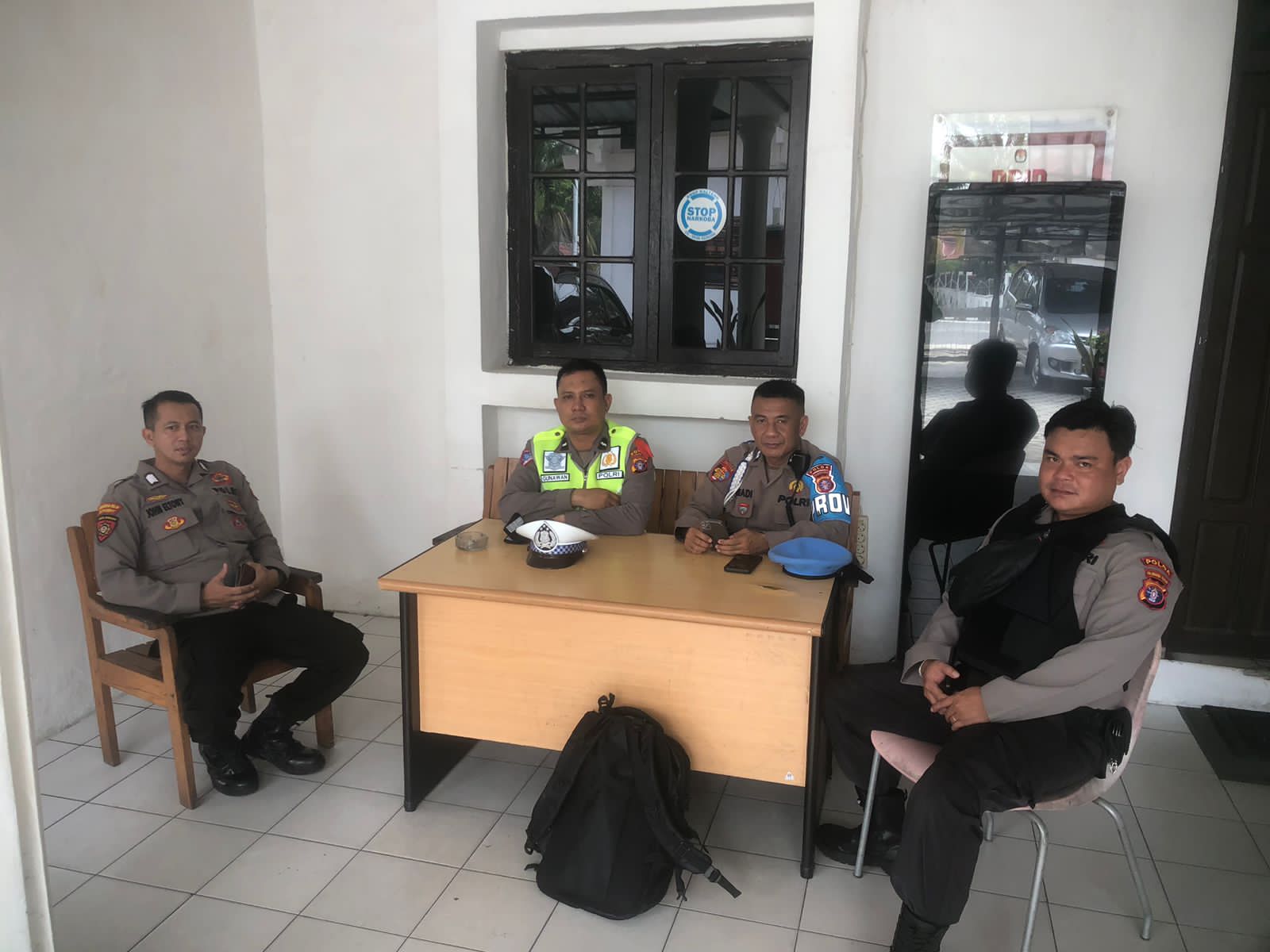 Ditlantas Polda Kalteng Siagakan Personelnya di Kantor KPU dan Bawaslu  Kalteng