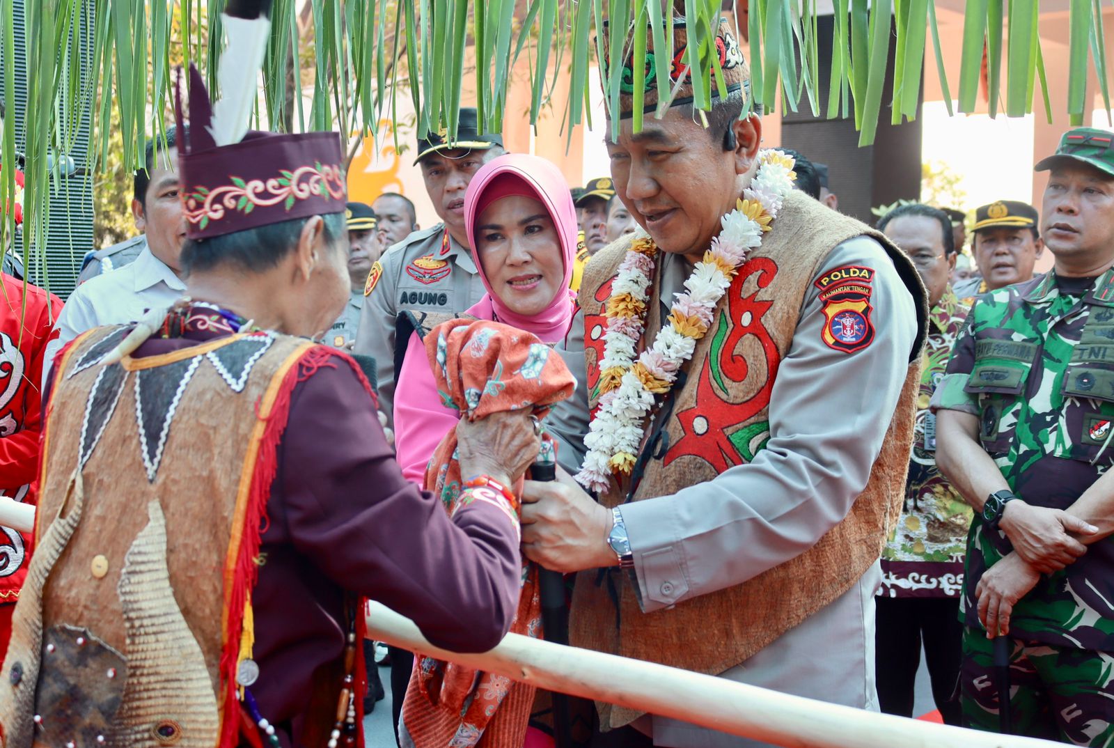 Kedatangan Kapolda Kalteng Irjen Djoko di Bumi Tambun Bungai Disambut Adat Potong Pantan