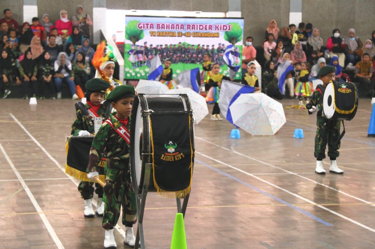 TK Kartika IX – 48 Yonif 514/SY Memeriahkan Lomba Marching Band Kapolres Cup di GOR Pelita Bondowoso