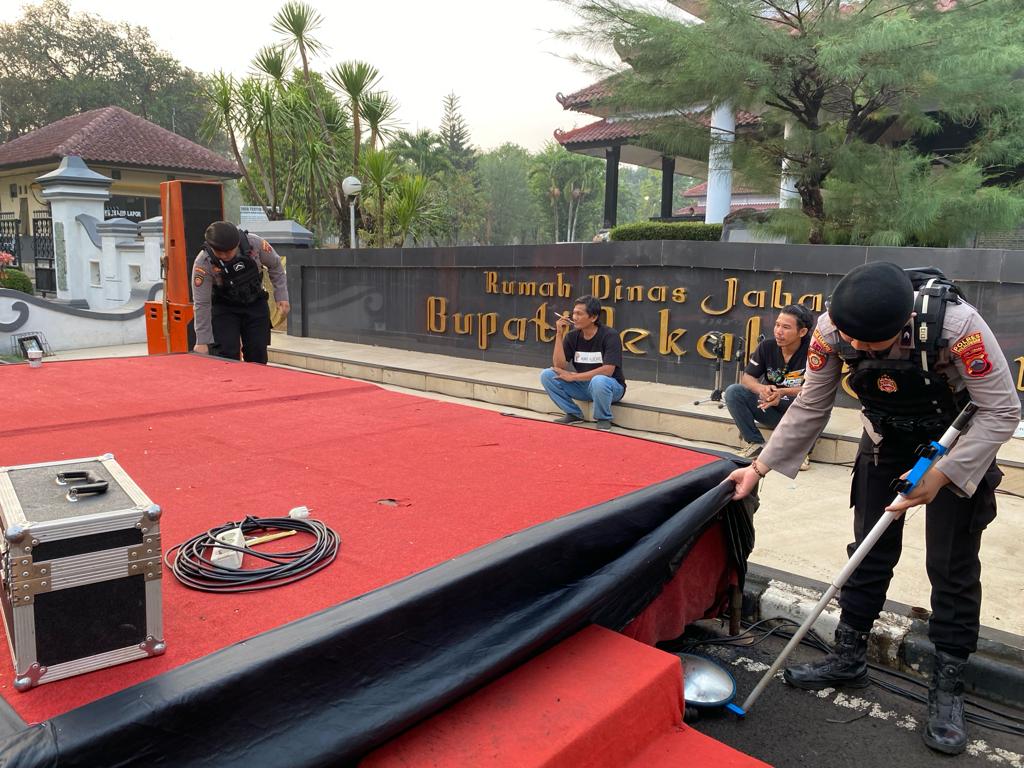 Polres Pekalongan Laksanakan Sterilisasi serta Pengamanan Giat Flash Mob dan Senam Bersama
