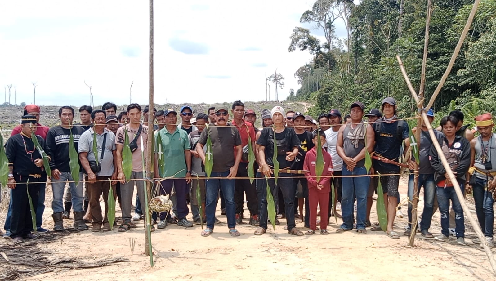 Upaya Mediasi Buntu,Sejumlah Masyarakat Lakukan Pemasangan Hinting Di Areal PT GAS.