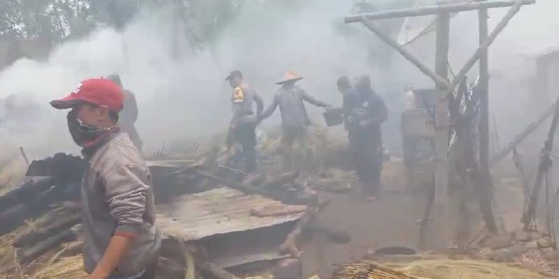 Gudang Sapu di Paninggaran Pekalongan Terbakar
