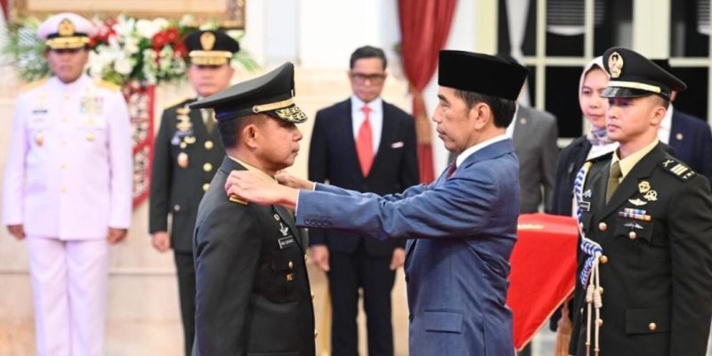 Presiden Jokowi Lantik Agus Subiyanto sebagai KSAD di Istana Negara