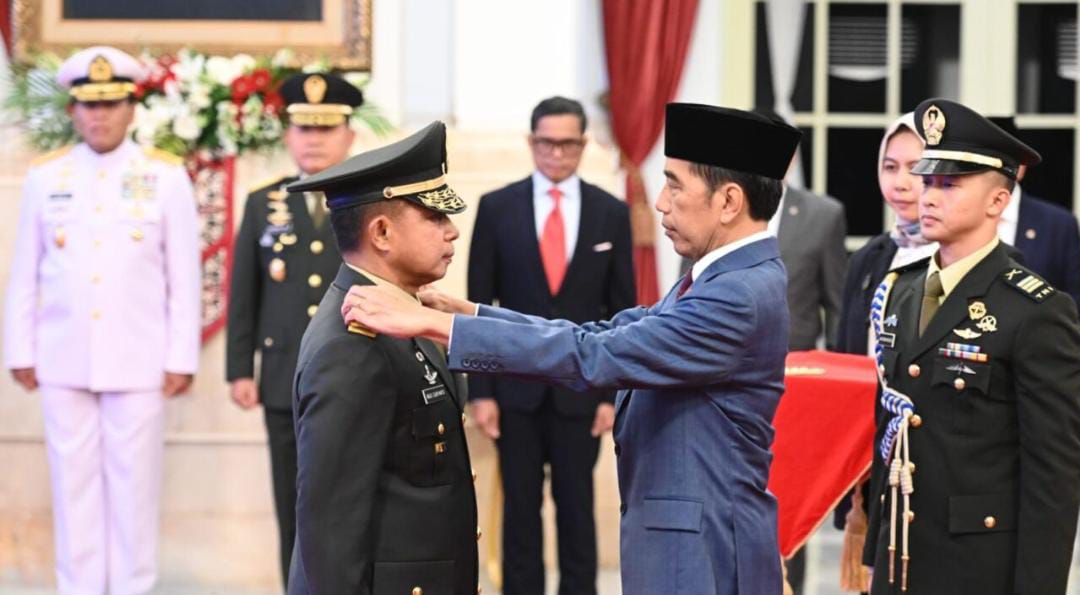 Presiden Jokowi Lantik Agus Subiyanto sebagai KSAD di Istana Negara