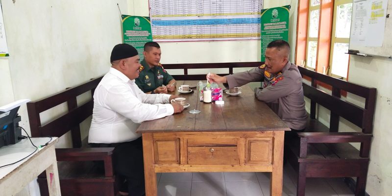 Dalam Rangka Menjalin Sinergitas KBKPH Sumber Wringin, Gelar Ngopi Bareng Bersama Danposramil Dan Kapolsek