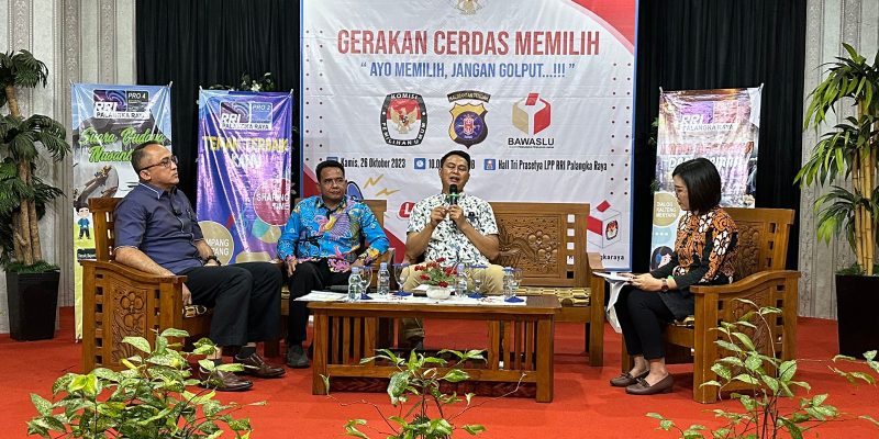 Dialog Gerakan Cerdas Memilih di RRI Palangka Raya, Polda Kalteng Imbau Pemilih Pemula Jangan Golput