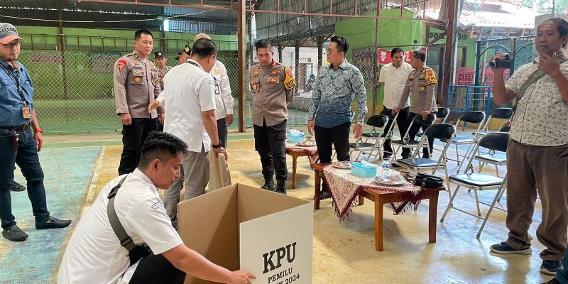 Kapolres Pekalongan Pantau Distribusi Logistik Pemilu 2024