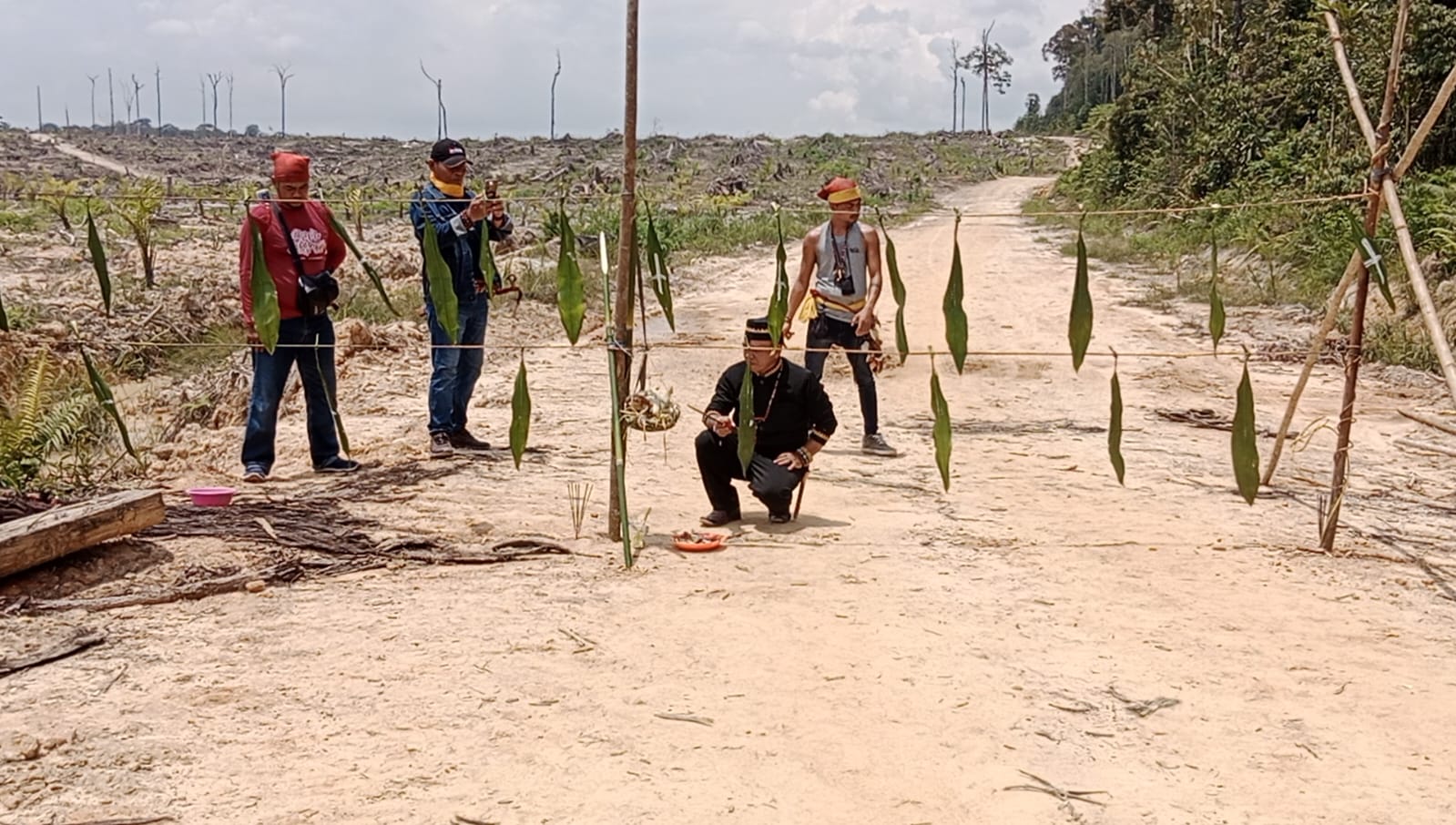 Tanggapi Penolakan Damang, Deboi Laporkan  Salampak I. Akub ke DAD Gumas