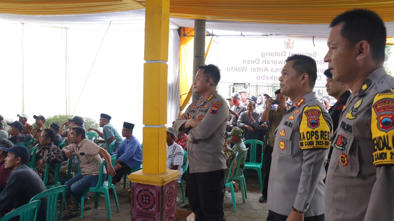 Personil Gabungan Polres Pekalongan Amankan Jalannya Pemilihan Kepala Desa Antar Waktu Desa Kedungkebo