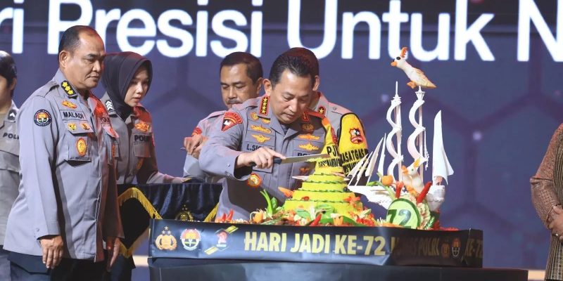 Dua Hadiah Untuk Divisi Humas Polri Dari Kapolri