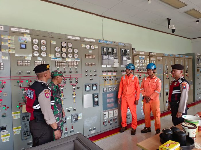 Dukung Pengamanan KTT AIS Forum 2023 di Bali, Polres Situbondo Gelar Patroli Obvit Gardu Induk PLN
