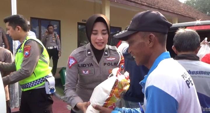 Polres Bondowoso Berbagi 1000 Paket Sembako Dari Kapolda Jatim Untuk Kaum Dhuafa