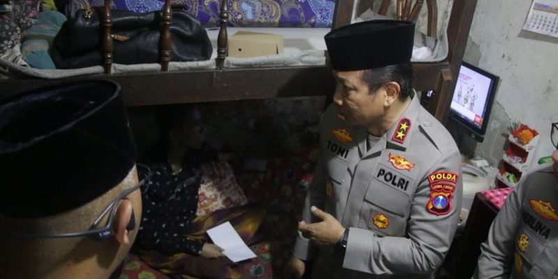 Jumat Curhat Kapolda Jatim Libatkan Tim Dokter Kepolisian Periksa Warga yang Sakit