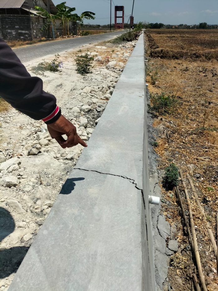 Baru Dibangun, Pembangunan TPT Desa Kedungbanjar Sudah Banyak Yang Retak Beberapa Titik