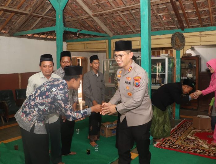 Pengasuh Ponpes Ainun Ulum Apresiasi Kepedulian Polres Ponorogo Kepada Para Santri dan Warga Pulung