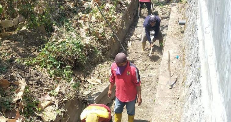 Bersama URC Dinas PUPR Kabupaten Nganjuk Adakan Giat Pelaksanaan Pemeliharaan Saluran Pembuangan