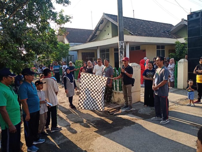 Peringati Maulid Nabi Muhammad SAW, Ribuan Warga Semarakkan Jalan Sehat Di Parimono Jombang