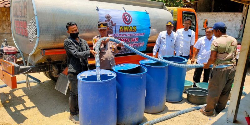 Bantu Warga Dari Kekeringan, AWAS Salurkan Bantuan Air Bersih