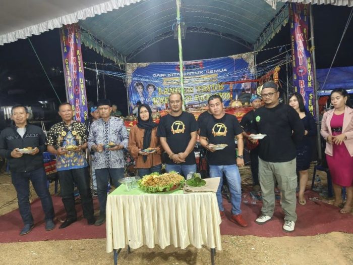 Peringati HUT Ke-7, Media Online dan Cetak Kaki-kaki Rakyat Gelar Syukuran dan Hiburan di Lapangan Kecamatan Rengel Tuban