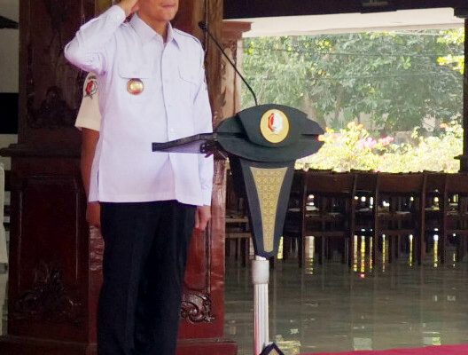 Pimpin Apel Pagi, Pj Bupati Bojonegoro Ajak Pegawai Fokus Penanganan Kemiskinan dan Kebencanaan