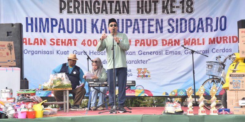 Gus Muhdlor Sumbang Hadiah Satu Motor Matic Di Acara Jalan Sehat HUT Ke 18 Himpaudi