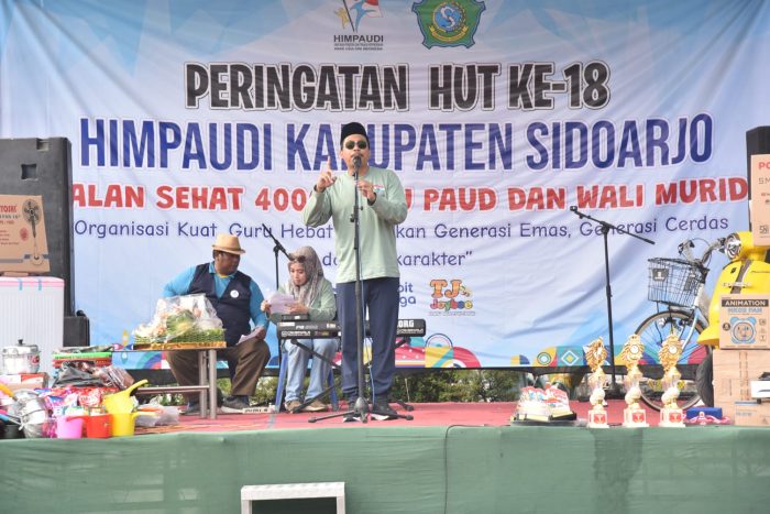 Gus Muhdlor Sumbang Hadiah Satu Motor Matic Di Acara Jalan Sehat HUT Ke 18 Himpaudi