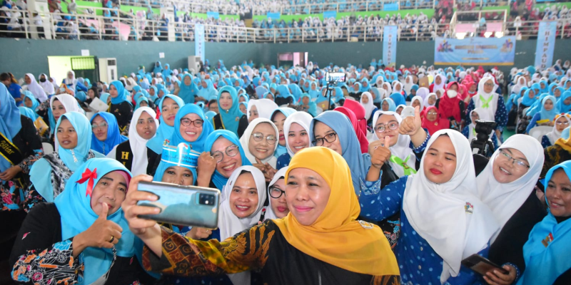 Gubernur Khofifah Dorong Guru Terus Berinovasi Cetak Generasi Emas 2045