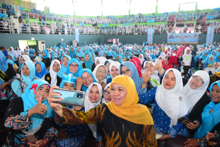 Gubernur Khofifah Dorong Guru Terus Berinovasi Cetak Generasi Emas 2045