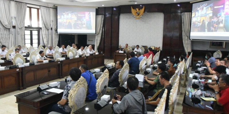 Diskusi Bareng Para Pengusaha Kawasan Kembang Jepun, Wali Kota Eri Ajak Kolaborasi Ramaikan Kampung Pecinan