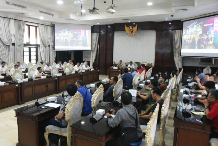 Diskusi Bareng Para Pengusaha Kawasan Kembang Jepun, Wali Kota Eri Ajak Kolaborasi Ramaikan Kampung Pecinan