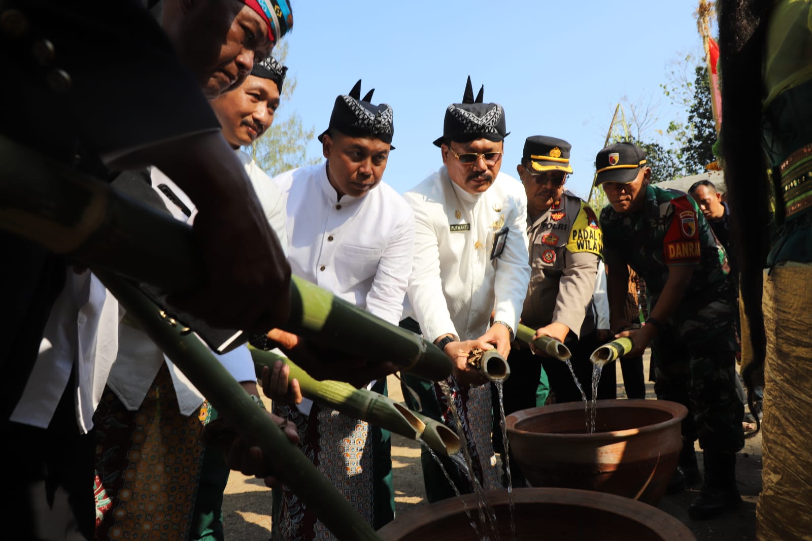 Pj Bupati Jombang Hadiri Kirab Pusaka Dan Budaya Desa Cupak 
