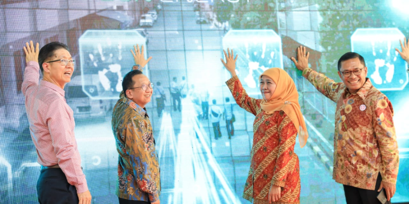 Gubernur Khofifah Resmikan PLTS Atap 9,8 MWP Di Pabrik Kertas Tjiwi Kimia